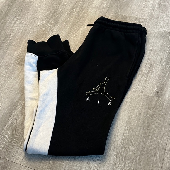 Jordan Boys Black and White Joggers - Picture 8 of 8